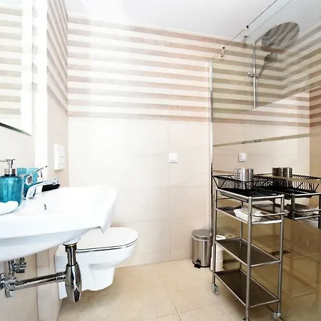 Dukes - Wita Stwosza Lejlighed *